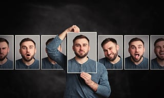Мультиэкспозиционный коллаж с мужчиной с расстройством личности Мультиэкспозиционный коллаж с мужчиной с расстройством личности